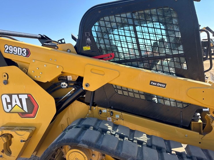 2023-caterpillar-299d3-image-15