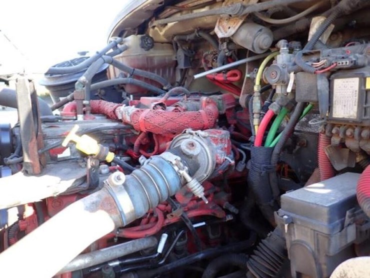 2014-freightliner-business-class-m2-106-image-26