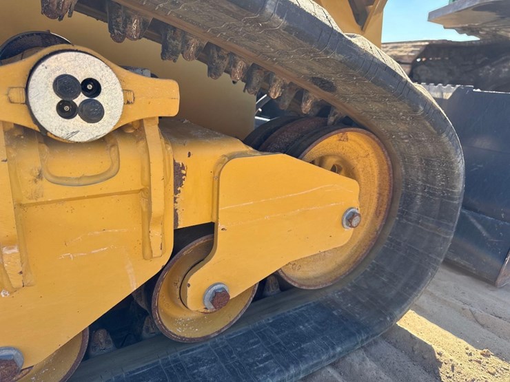 2023-caterpillar-299d3-image-13