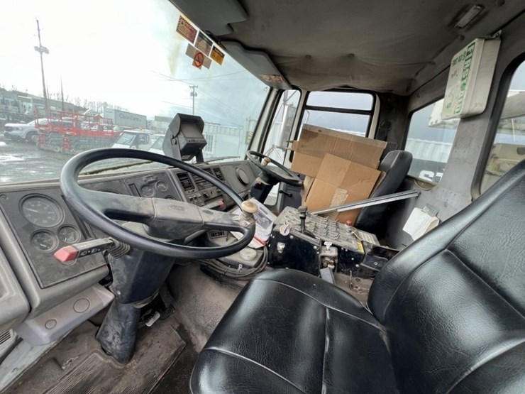 1997-ford-cf8000-image-24