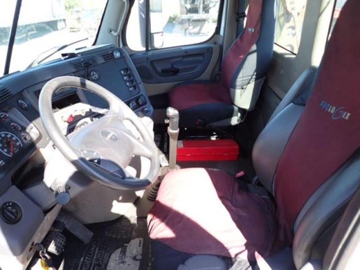 2016-freightliner-cascadia-t/a-hiway-tractor---day-image-21