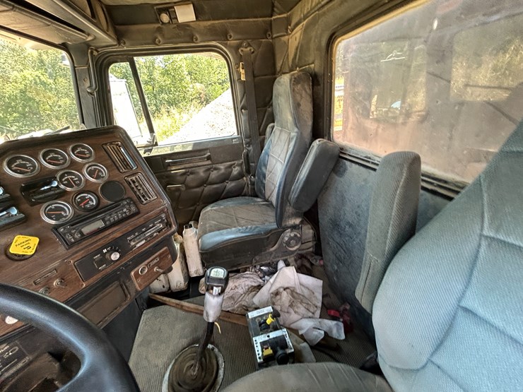 #22533-•-1994-freightliner-t/a-daycab-dump-truck-vin:-1fuyfdyb6rp462199-image-46