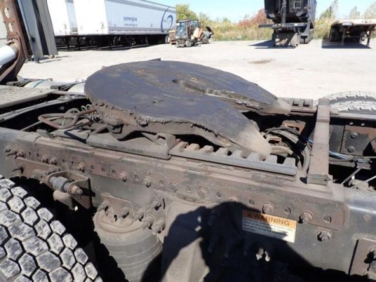 2016-freightliner-cascadia-t/a-hiway-tractor---day-image-45