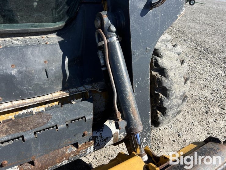 2010-deere-320d-image-20