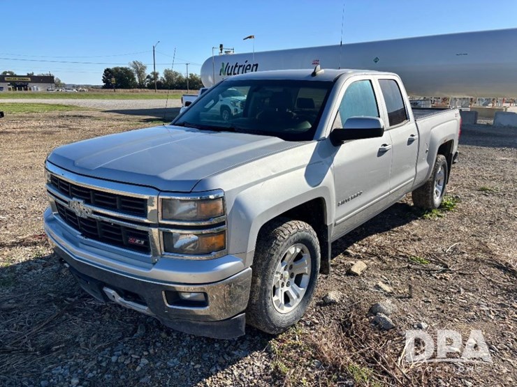 2015-chevrolet-silverado-image-1