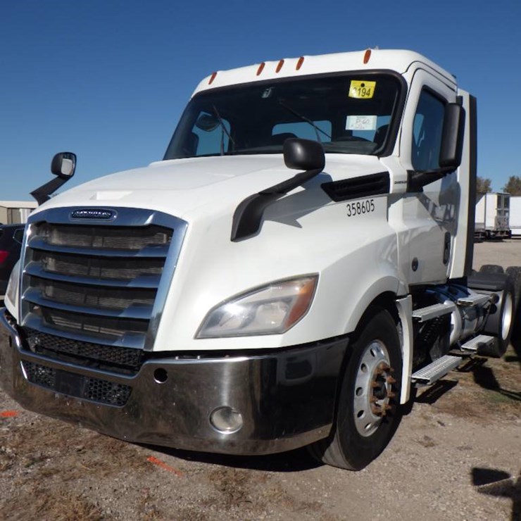 2020 FREIGHTLINER CASCADIA 126
