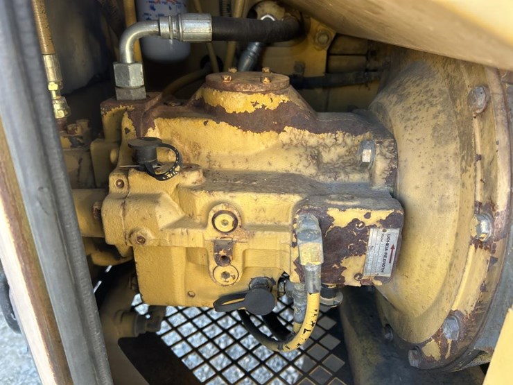 caterpillar-307-image-49