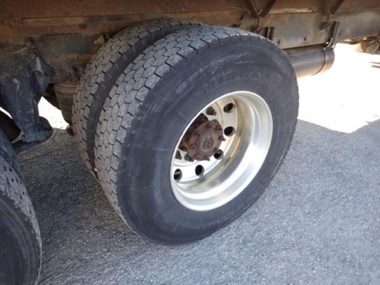 2014-freightliner-business-class-m2-106-image-62