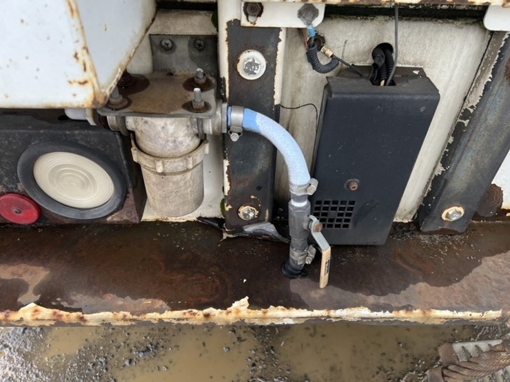 1997-ford-cf8000-image-16