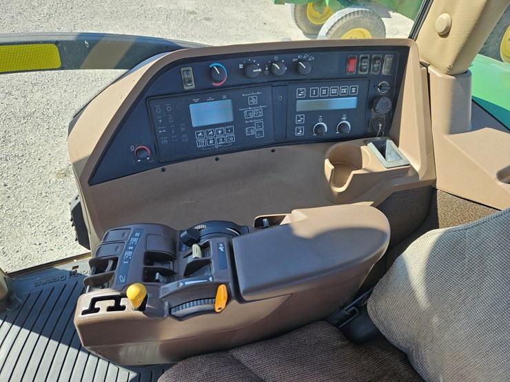 2005-john-deere-8420-image-17