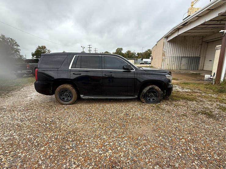2015-chevrolet-tahoe-image-11