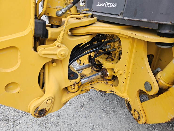 2004-deere-310g-image-23