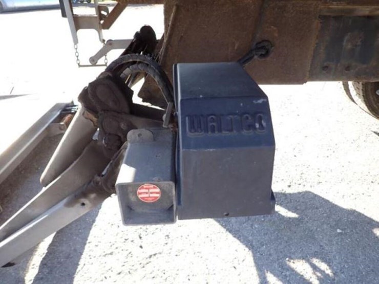 2014-freightliner-business-class-m2-106-image-58