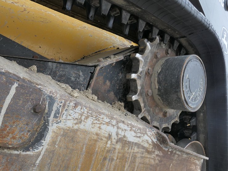 2018-deere-331g-image-11