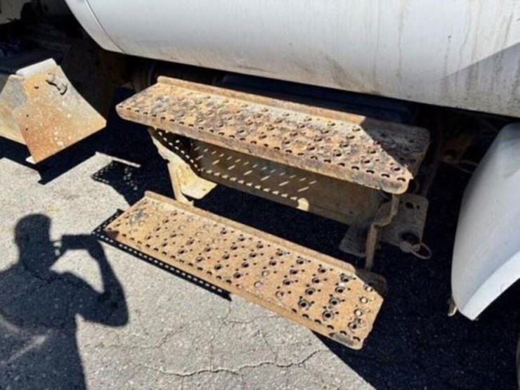 2013-ford-f750-xl-image-15