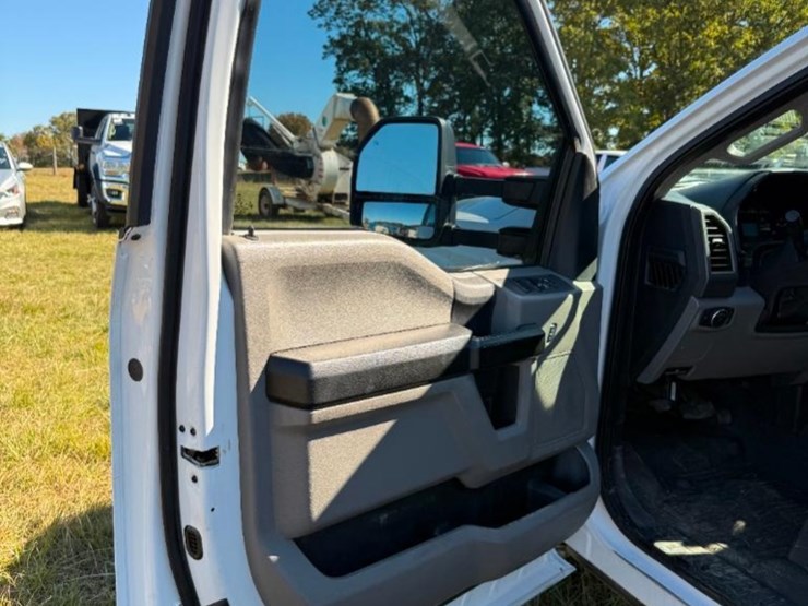 2017-ford-f350-xl-image-13