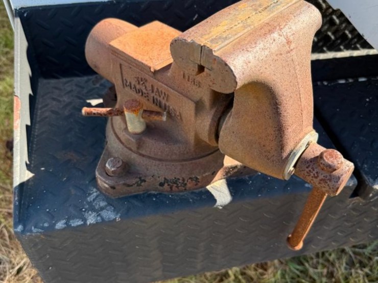 2015-ford-f350-xl-image-7