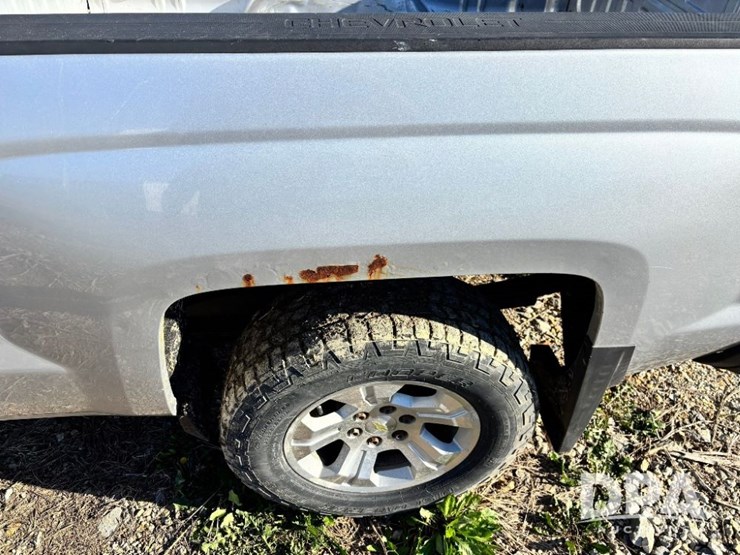 2015-chevrolet-silverado-image-25