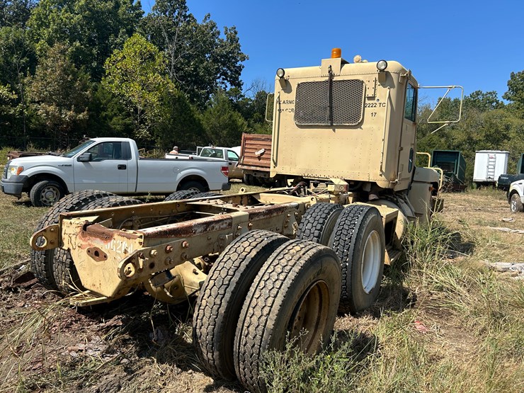 #22529-•-inop-1992-freightliner-t/a-daycab-truck-tractor-vin:-1fuymzyb1np357132-image-3