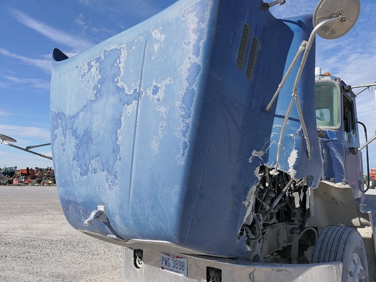 2004-mack-ch613-image-25