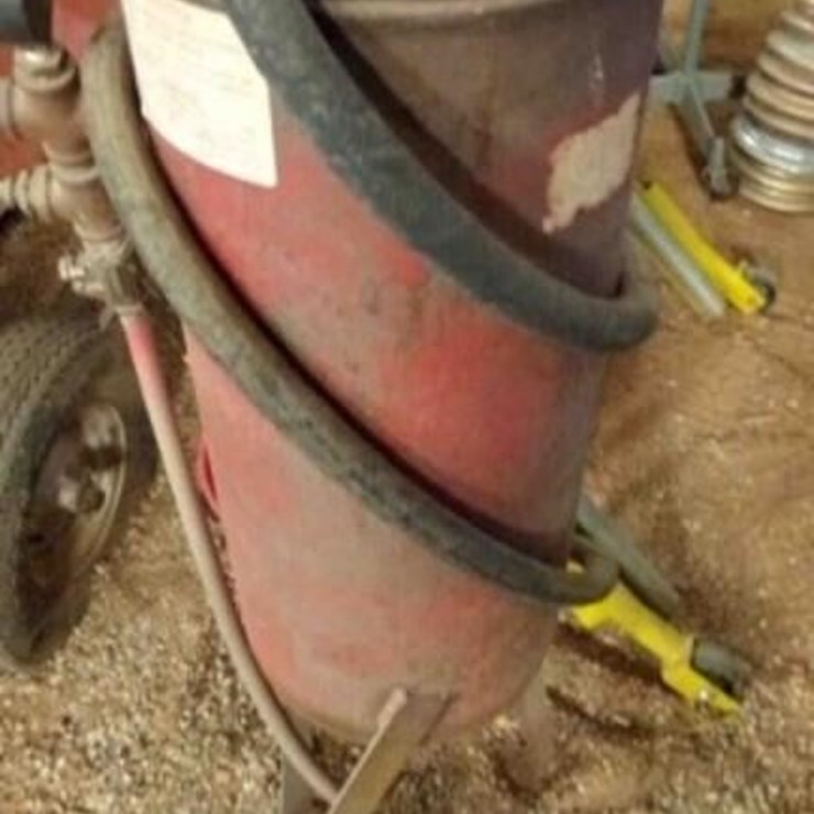 Rolling Sand Blasting Pot