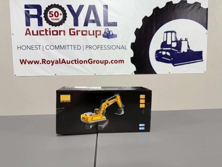 2.4ghz-rc-excavator-with-remote-replica-toy-image-7