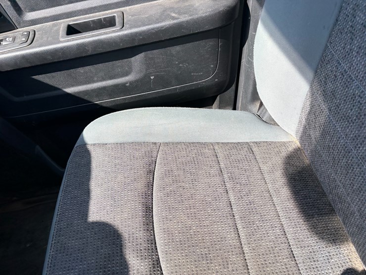 2017-dodge-1500-image-40