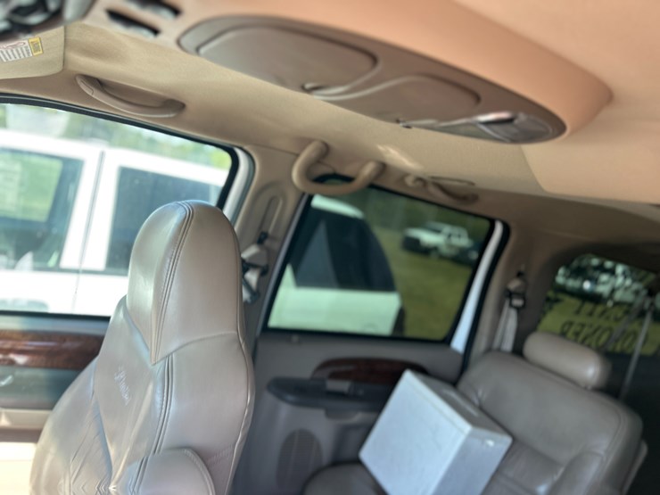 2000-ford-excursion-image-32