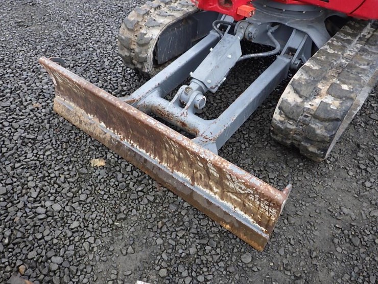 takeuchi-tb230-image-15