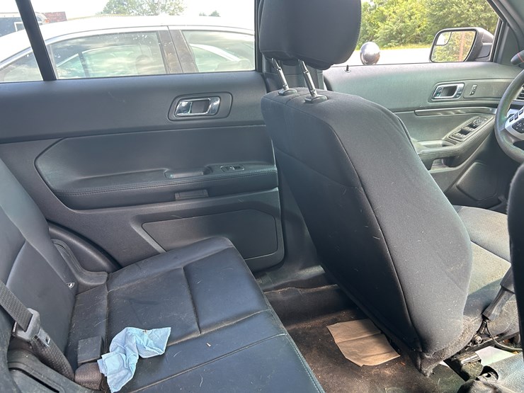 2013-ford-explorer-image-36