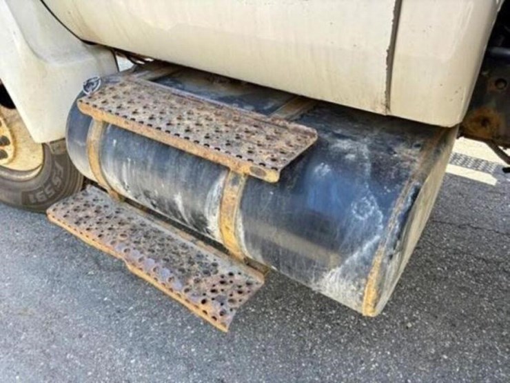 2013-ford-f750-xl-image-47