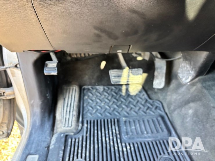 2015-chevrolet-silverado-image-70