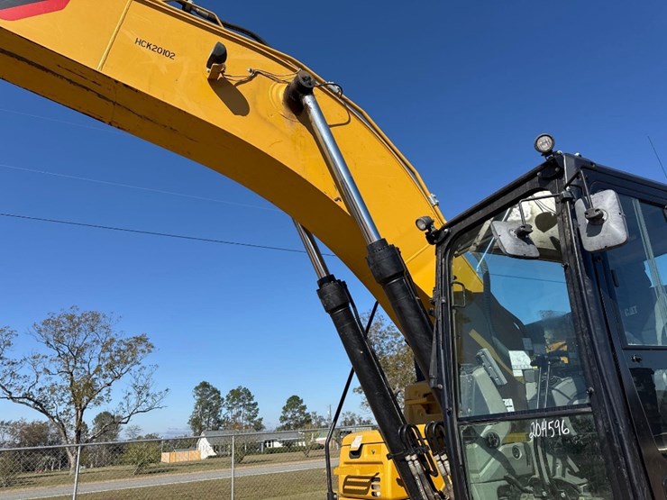 2019-caterpillar-330-image-22