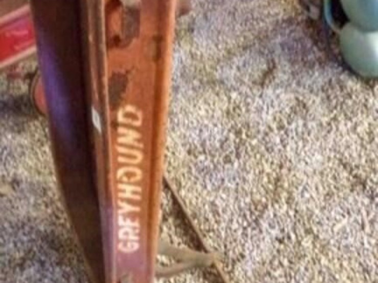 greyhound-wagon-piece-image-1