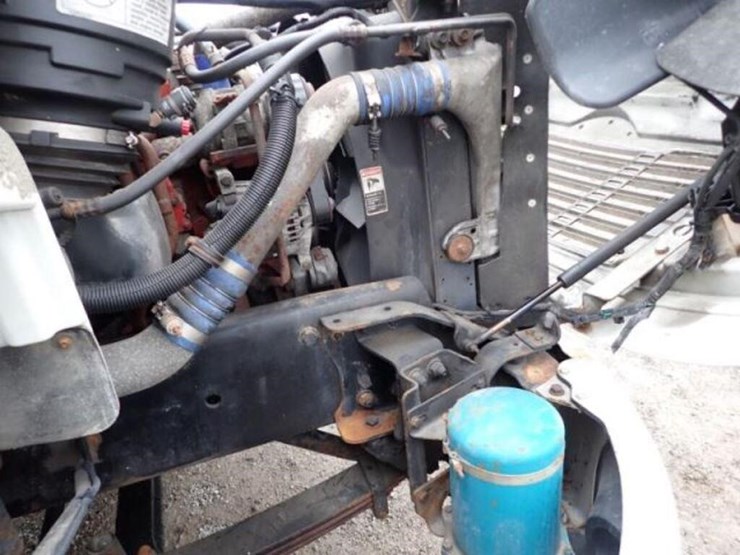 inoperable-2010-freightliner-m2106-business-class-image-30