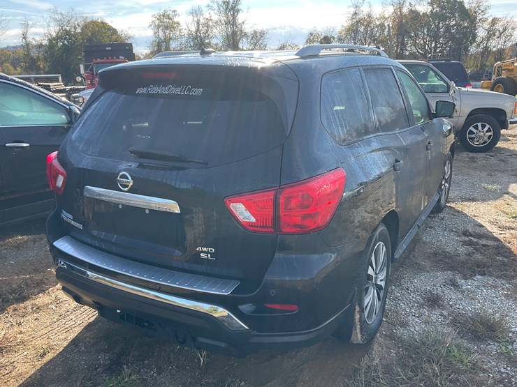 2017-nissan-pathfinder-image-3