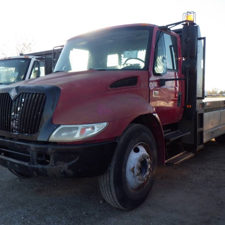2004 INTERNATIONAL DURASTAR 4300