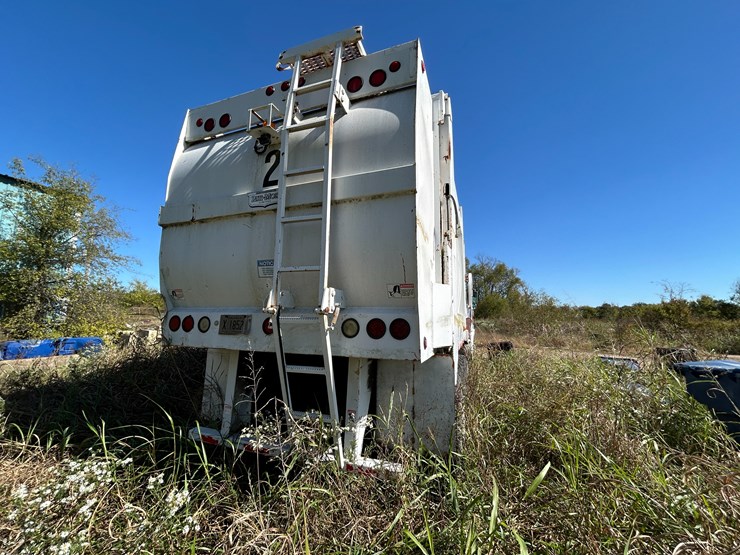 #22560-•-inop-2004-auto-car-t/a-daycab-garbage-truck-5vcdc6ce54h200305-image-35