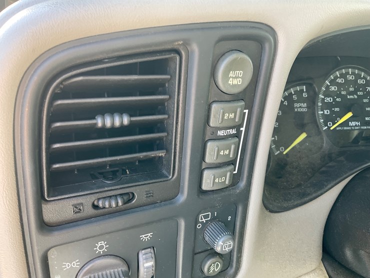 2000-chevrolet-suburban-image-18