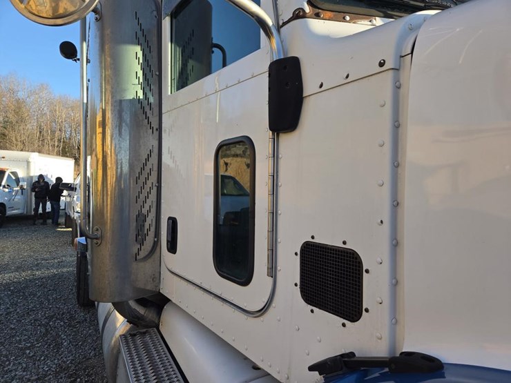 2007-peterbilt-386-image-17