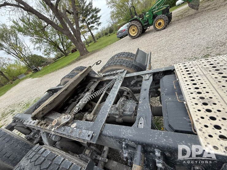 2012-freightliner-cascadia-truck-(lld1452)-image-11
