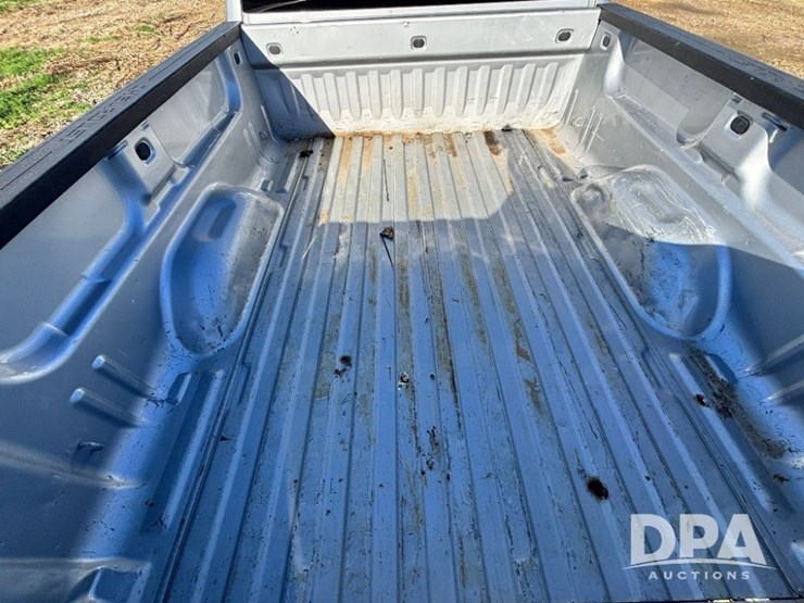 2015-chevrolet-silverado-image-30