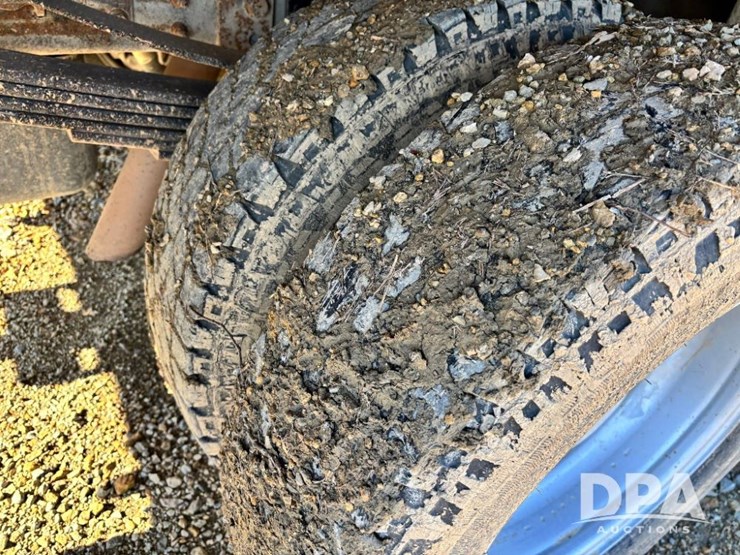 2013-chevrolet-3500hd-image-38