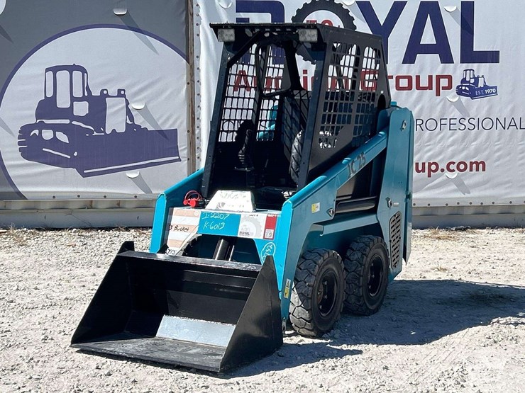 2025-newrick-jc25-mini-wheel-loader-skid-steer-image-1