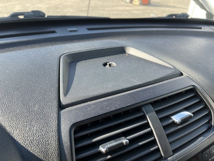 2016-ford-explorer-image-32