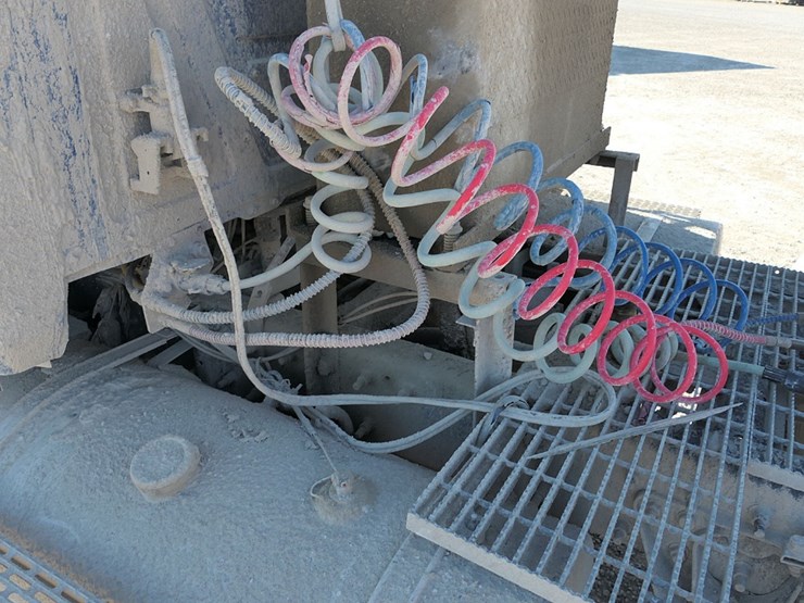 2004-mack-ch613-image-18