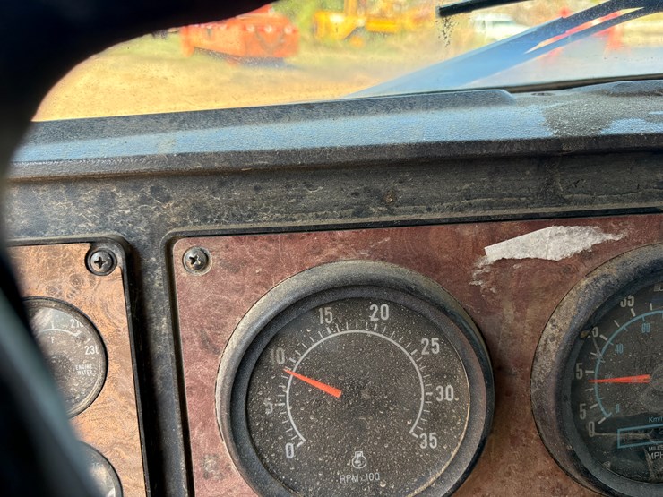 1995-international-9400-image-75