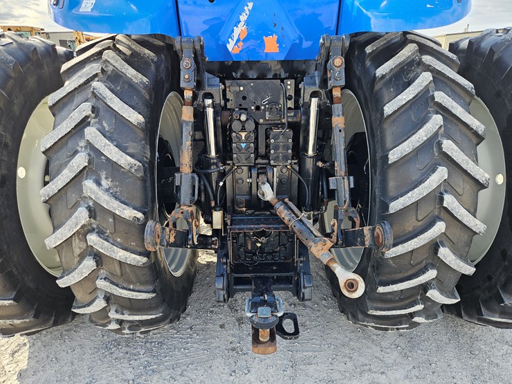 2015-new-holland-t8.410-image-15