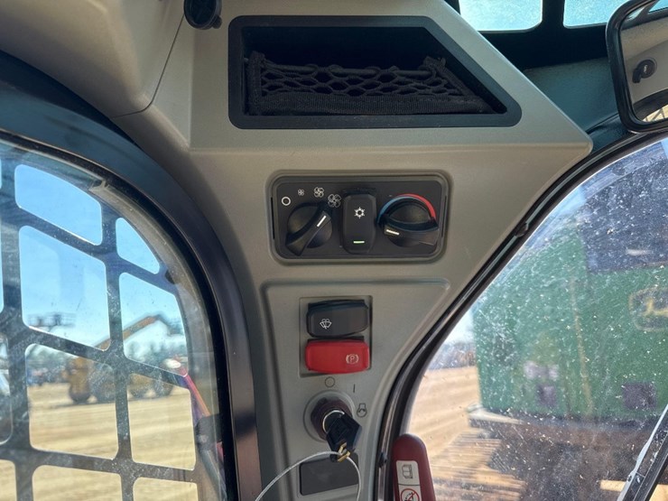 2023-caterpillar-299d3-image-23