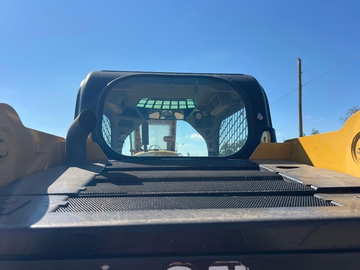 2020-caterpillar-239d3-image-16